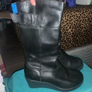 Croc wedge boots